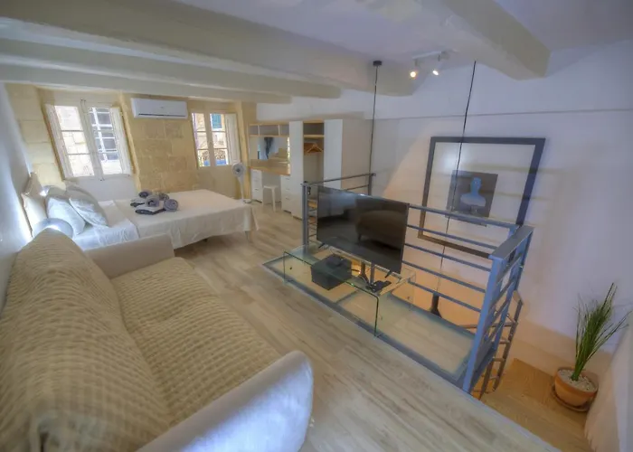 Cute And Modern Duplex Apartment In Ideal Location Rcas1-1