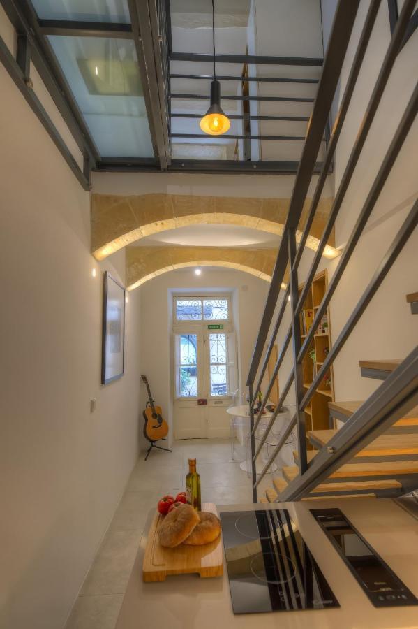 Cute And Modern Duplex In Ideal Location Rcas1-1 *